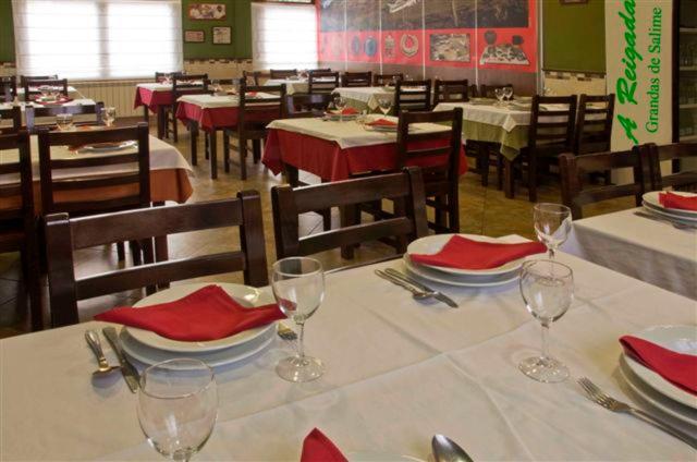 A Reigada Hotel Restaurante Grandas de Salime Extérieur photo